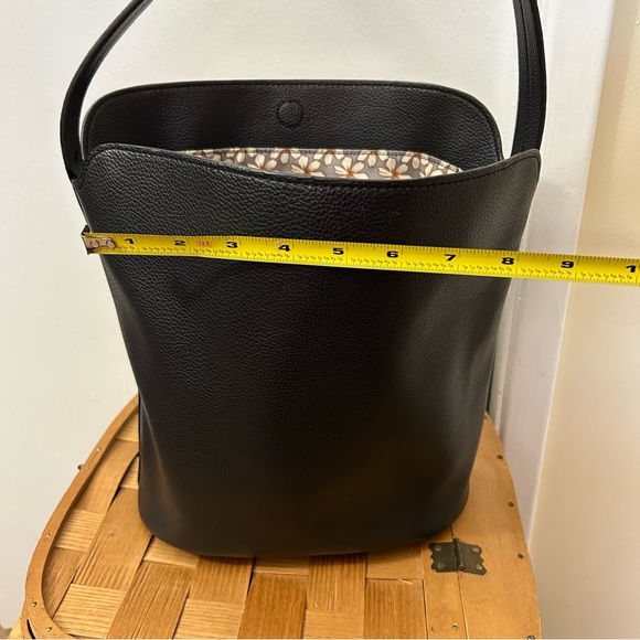 VERA BRADLEY - Outlet Slouchy Bucket Shoulder Bag - Black Faux Leather - Picture 12 of 14